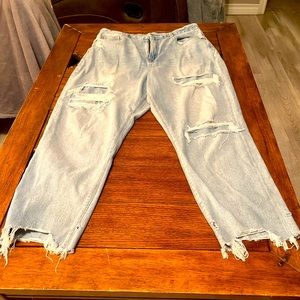 Women’s American Eagle “Mom Jeans” Size 14 Regular